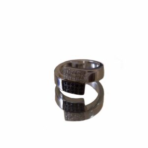 Noir &Lumiere Twist ring