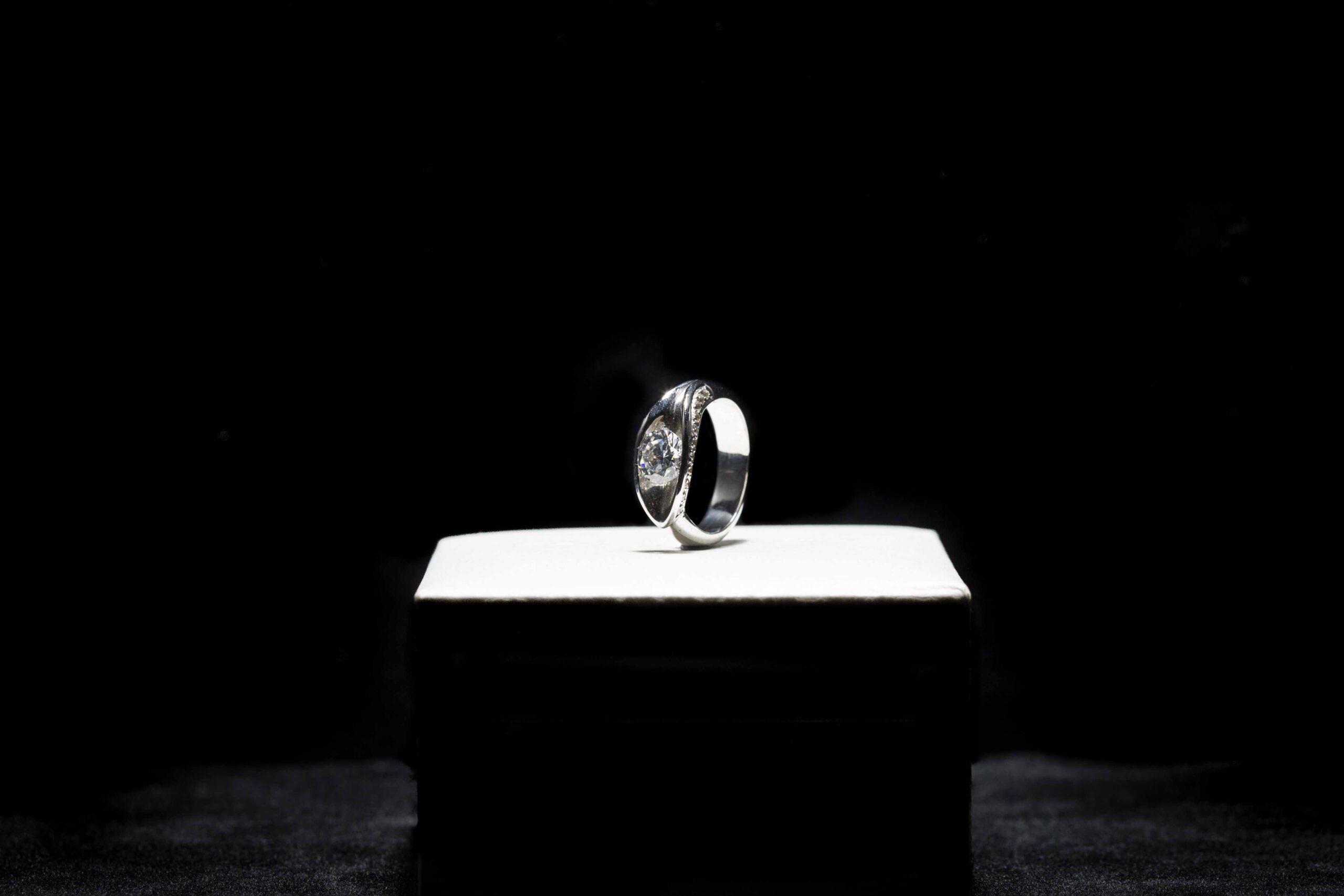 Silver Lily Moissanite Ring - 1ct solitaire - Image 2